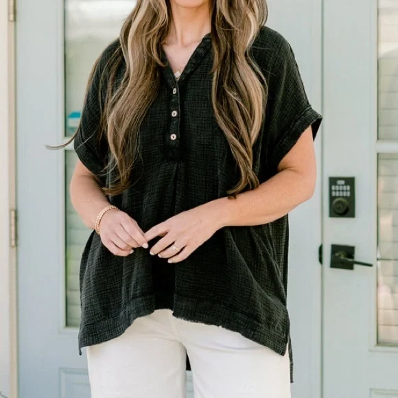 Chic Soul Women’s 2X/3X Cute And Carefree Top, Ash Black Plus Size Short Sleeve - Picture 2 of 11